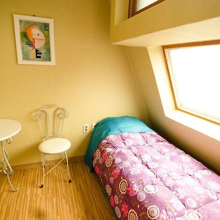 Kimchee Sinchon Guesthouse Seoul Bilik gambar