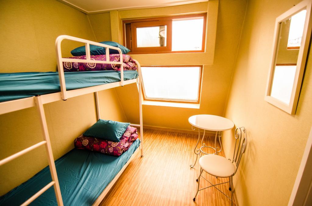 Kimchee Sinchon Guesthouse Seoul Bilik gambar