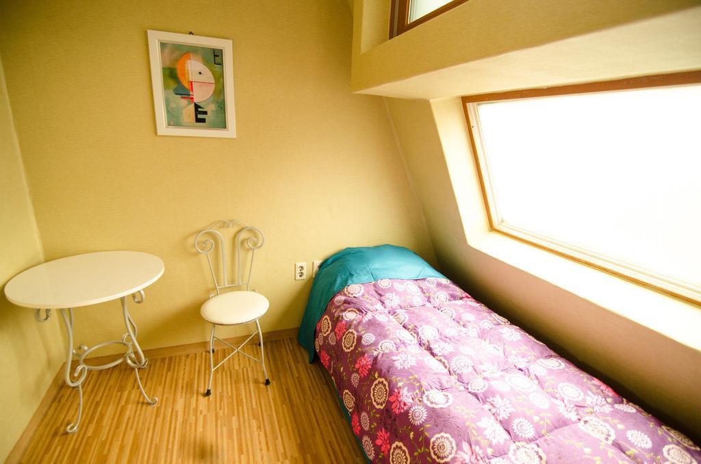 Kimchee Sinchon Guesthouse Seoul Bilik gambar